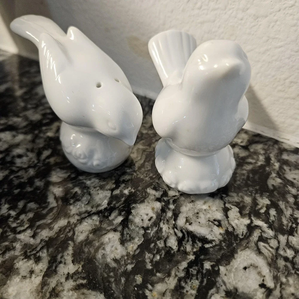 white ceramic birds Salt &‎ Pepper shakers set